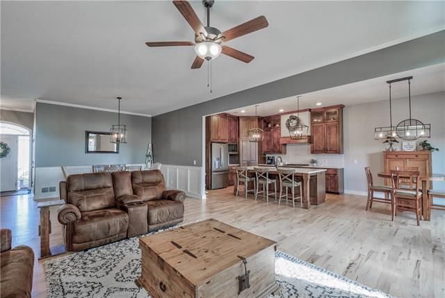 8043 NE 102nd St, Kansas City, MO 64157