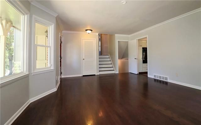707 E 110th St, Kansas City, MO 64131