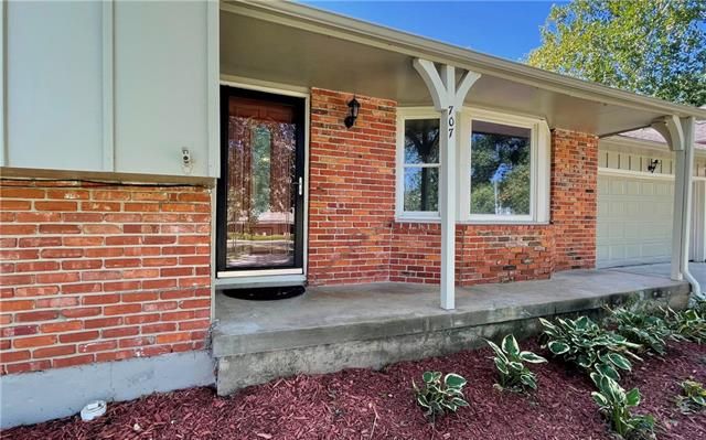 707 E 110th St, Kansas City, MO 64131
