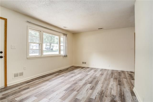 7703 E 112th St, Kansas City, MO 64134
