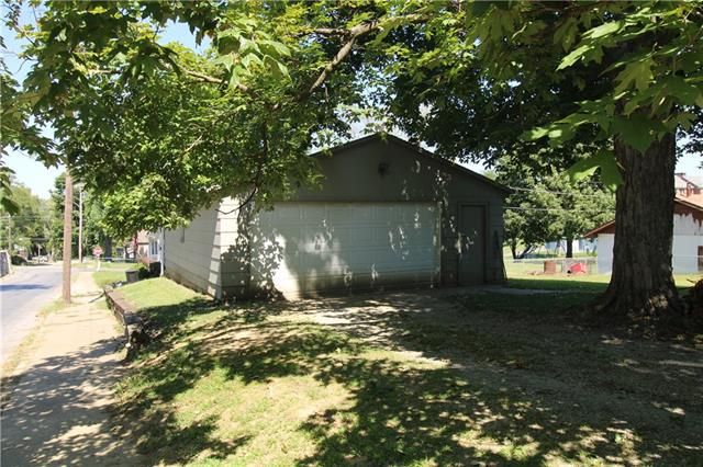 1703 Jones St, St Joseph, MO 64501