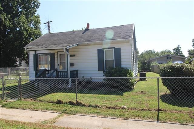 1710 Jones St, St Joseph, MO 64501