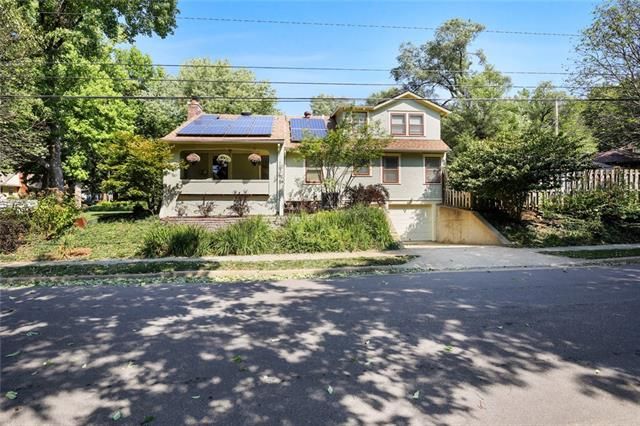 6165 Cherry St, Kansas City, MO 64110