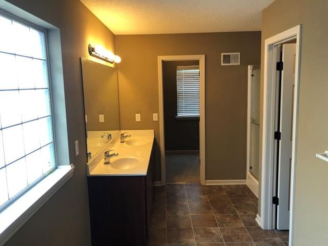 21 NW 95th Pl, Kansas City, MO 64155