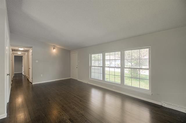 412 Corral Dr, Belton, MO 64012