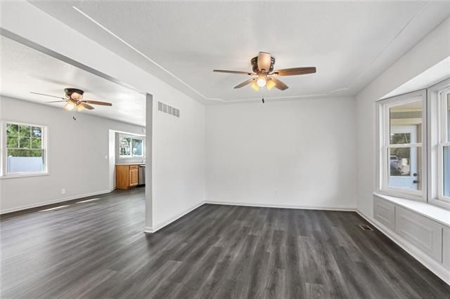 1203 E Langsford Rd, Lee's Summit, MO 64063