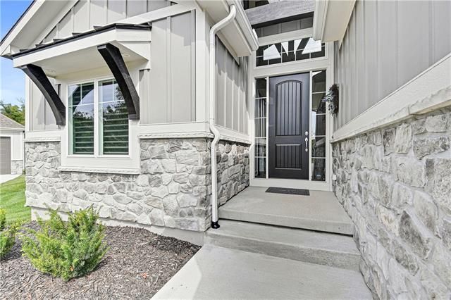 5512 NW 111th Pl, Kansas City, MO 64154