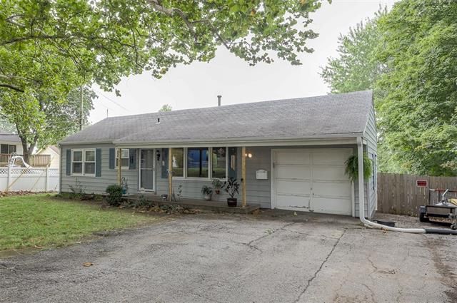 9102 Main St, Kansas City, MO 64114