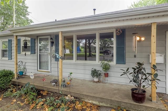 9102 Main St, Kansas City, MO 64114