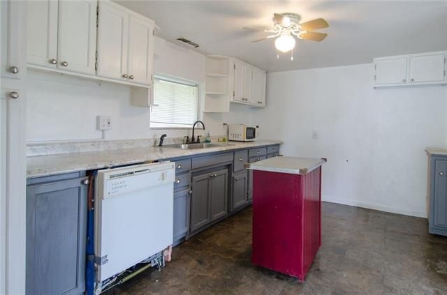 2406 N 3rd St, St Joseph, MO 64505