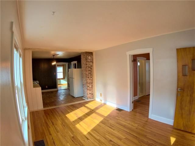 1214 E 24th Ave, Kansas City, MO 64116