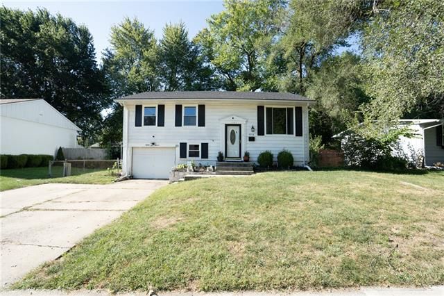 8407 E 93rd St, Kansas City, MO 64138