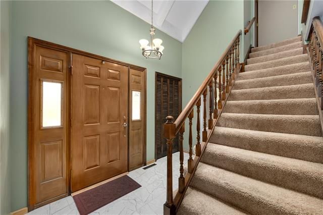 60 E Woodbridge Ln, Kansas City, MO 64145