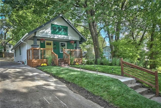 5837 Tracy Ave, Kansas City, MO 64110