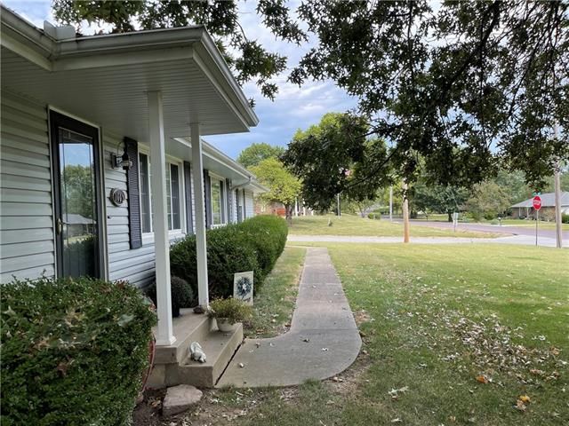 1002 N Garner St, Richmond, MO 64085