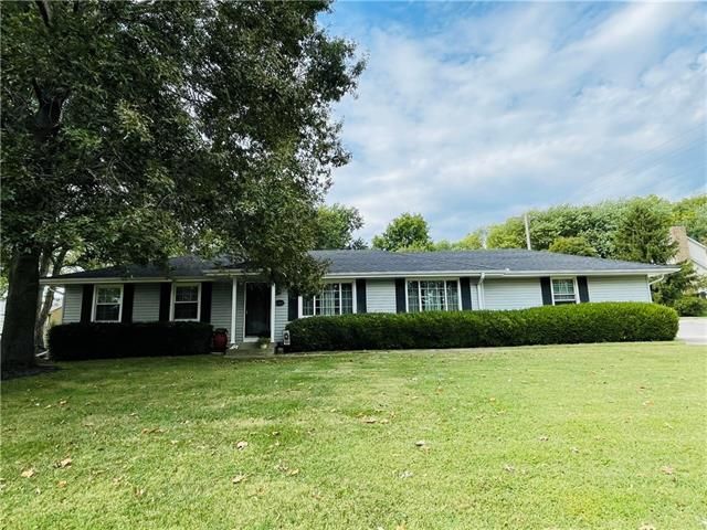 1002 N Garner St, Richmond, MO 64085