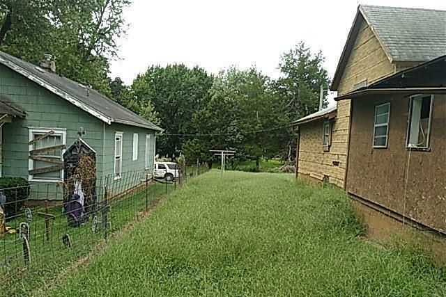 1424 N 17th St, St Joseph, MO 64505