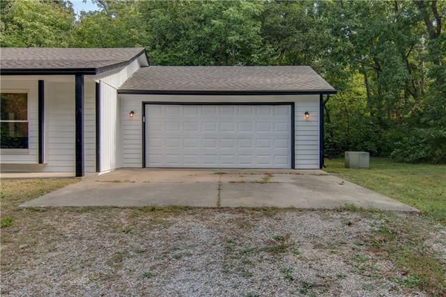 1989 Summit Dr, Perry, KS 66073