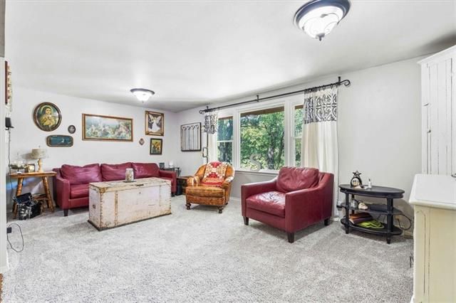 6206 NW 68th Ter, Kansas City, MO 64151