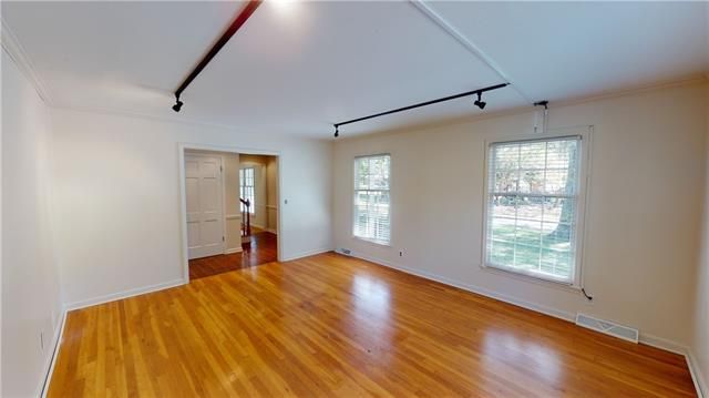 11510 Wornall Rd, Kansas City, MO 64114