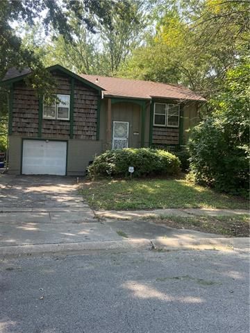 7601 E 119th St, Grandview, MO 64030