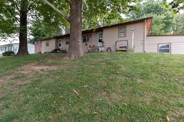 802-804 N 8th St, Wathena, KS 66090