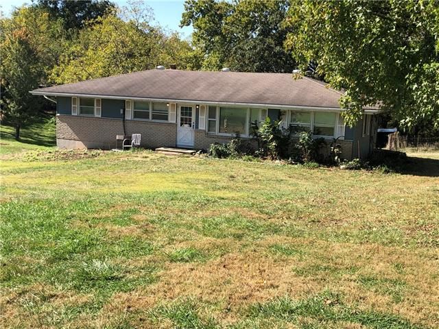 5308 Phelps Rd E, Kansas City, MO 64136