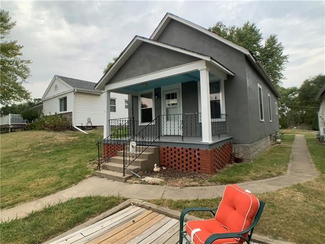 1137 Kearney St, Atchison, KS 66002