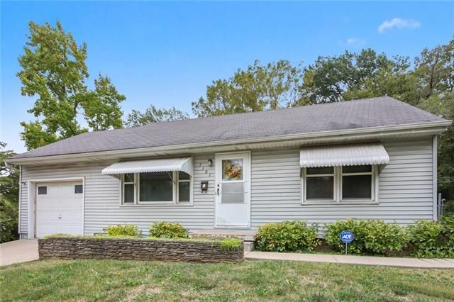 7101 Tracy Ave, Kansas City, MO 64131