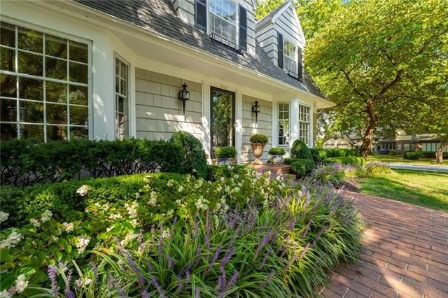 800 W 61 Ter, Kansas City, MO 64113