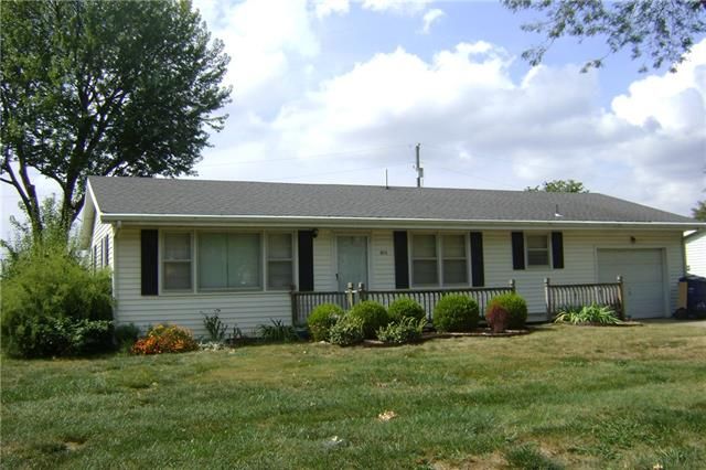 211 Westview Rd, Mclouth, KS 66054