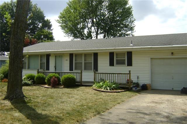 211 Westview Rd, Mclouth, KS 66054