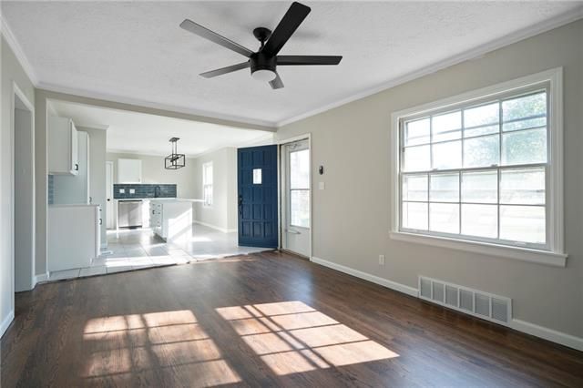 8320 Summit St, Kansas City, MO 64114