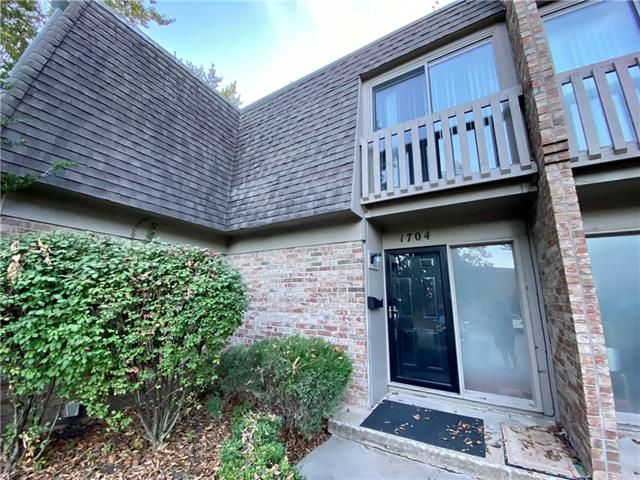 1704 E 97th St, Kansas City, MO 64131