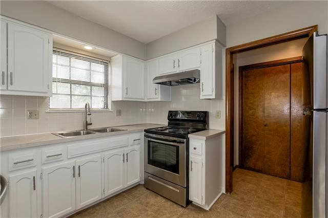 10039 W 86th Ter, Overland Park, KS 66212