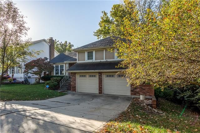 815 E 118th Ter, Kansas City, MO 64131