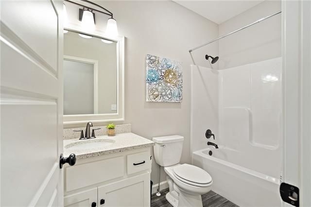 2934 SW Arboridge Dr, Lee's Summit, MO 64082