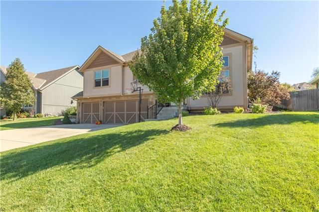 5807 N Ames Ave, Kansas City, MO 64151