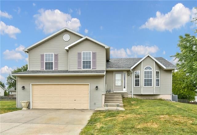 1706 NE 101st Ct, Kansas City, MO 64155