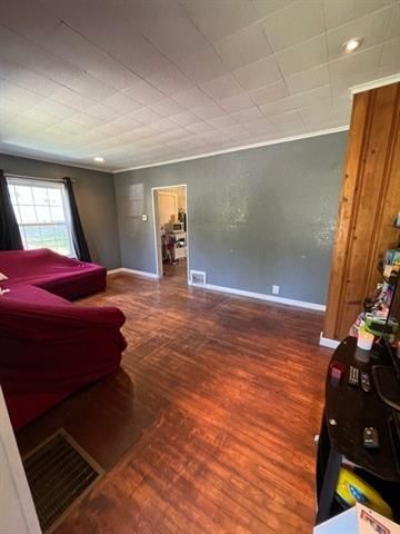 601 NE 37th St, Kansas City, MO 64116
