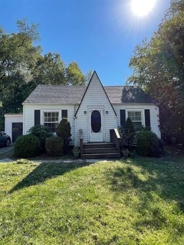 601 NE 37th St, Kansas City, MO 64116