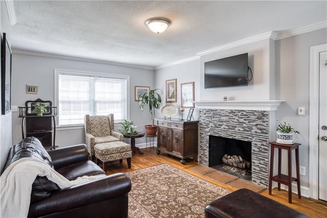 6812 Holmes Rd, Kansas City, MO 64131