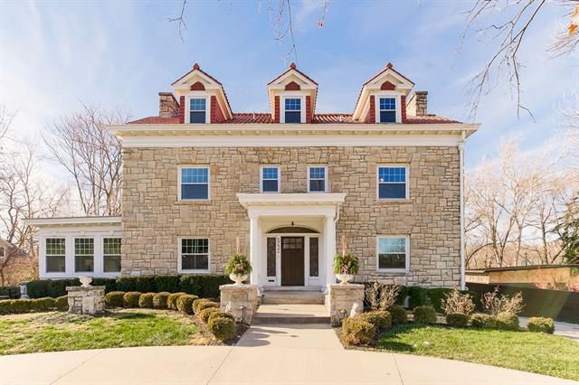 5232 Oak St, Kansas City, MO 64112