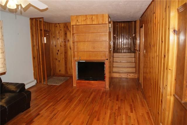 302 Van Buren St, Freeman, MO 64746
