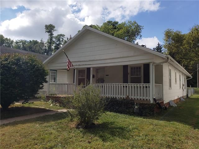 1520 S 24th St, St Joseph, MO 64507