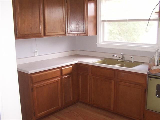 11326 E 15 St, Independence, MO 64052