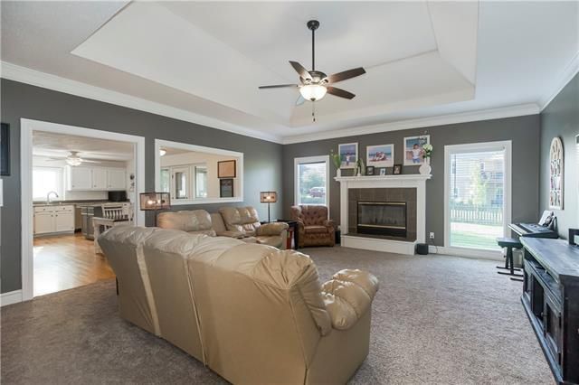 2701 4th St, Lee's Summit, MO 64063