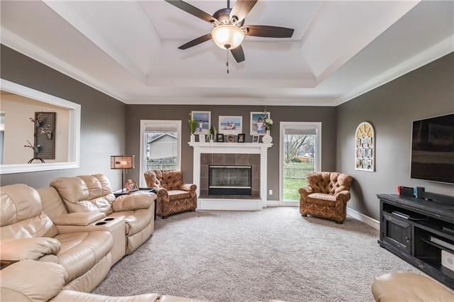 2701 4th St, Lee's Summit, MO 64063