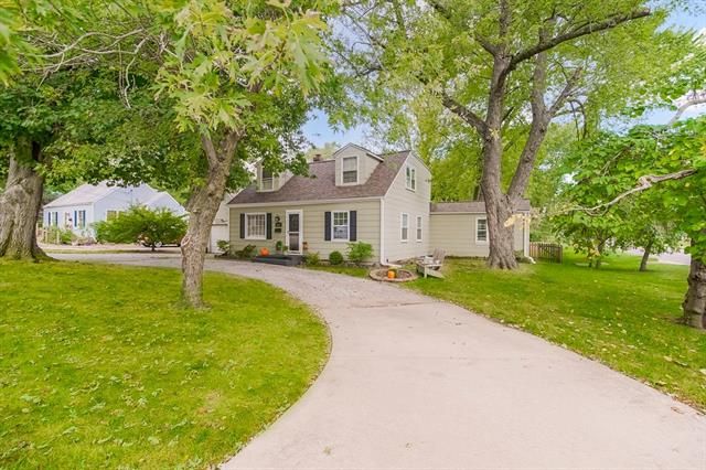 6700 Floyd St, Overland Park, KS 66204