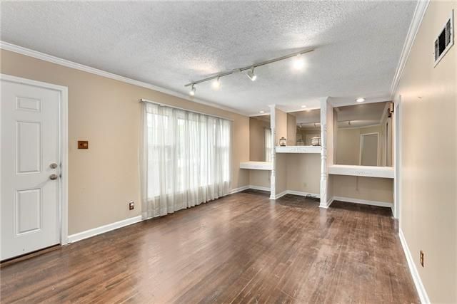 8613 Wornall Rd, Kansas City, MO 64114
